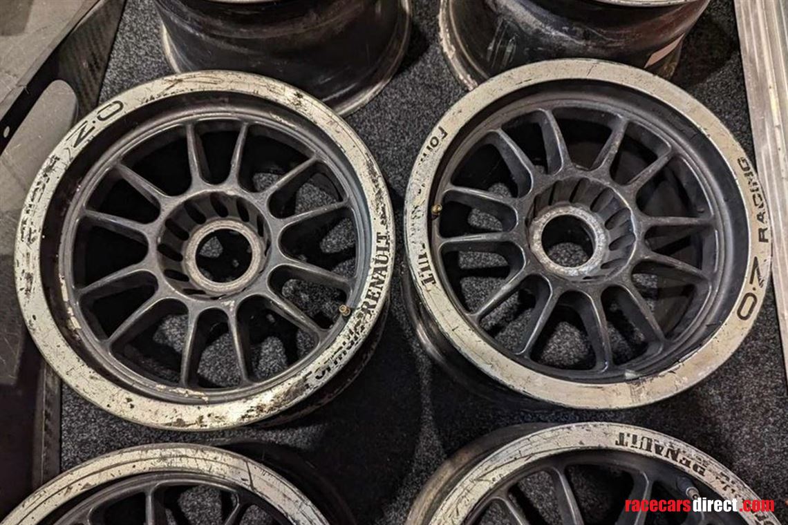 formula-renault-13-center-lock-wheels