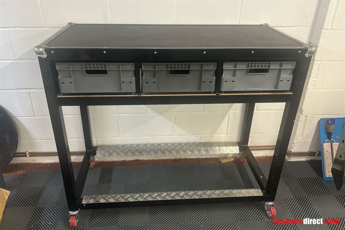 aluminium-tyre-rack-with-removable-boxes