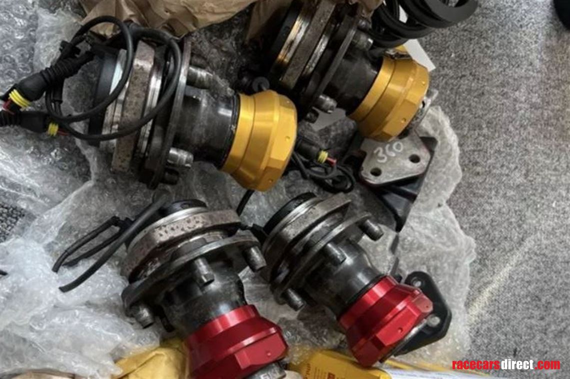 Racecarsdirect.com - Ferrari 430 Challenge Wheel Hubs