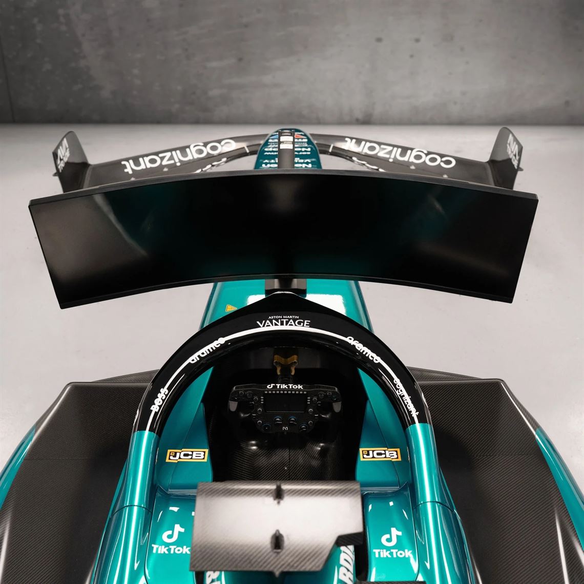 aston-martin-aramco-amr24-f1-team-simulator