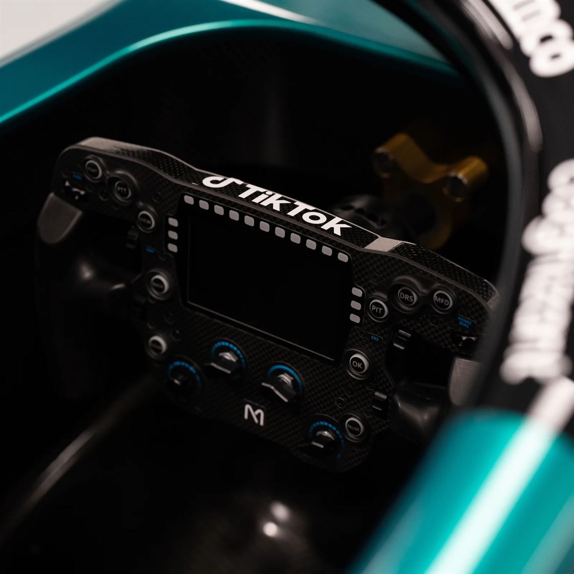 aston-martin-aramco-amr24-f1-team-simulator