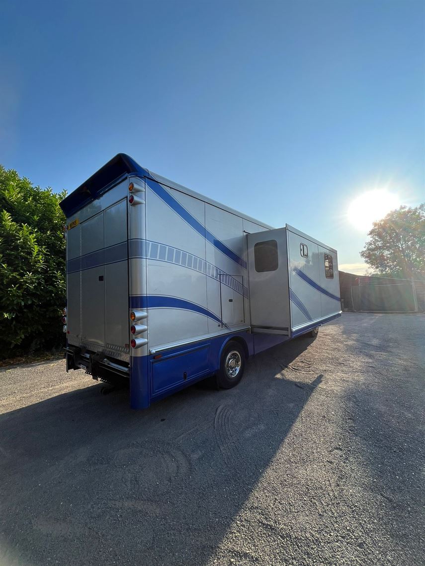 1999-volvo-motorhome-race-truck