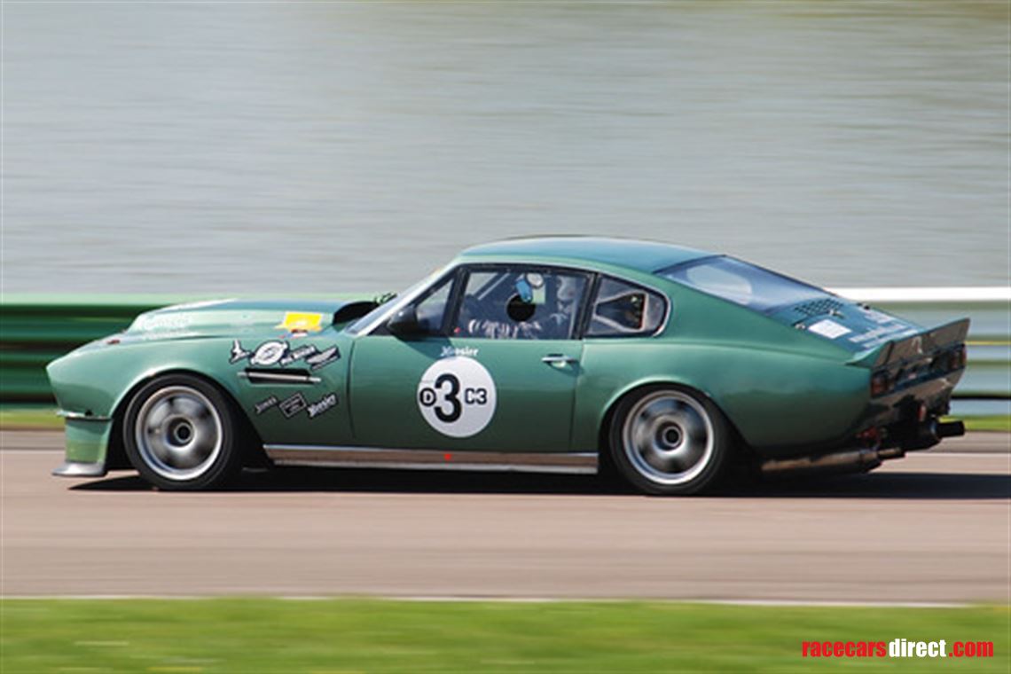 aston-martin-v8-racecar