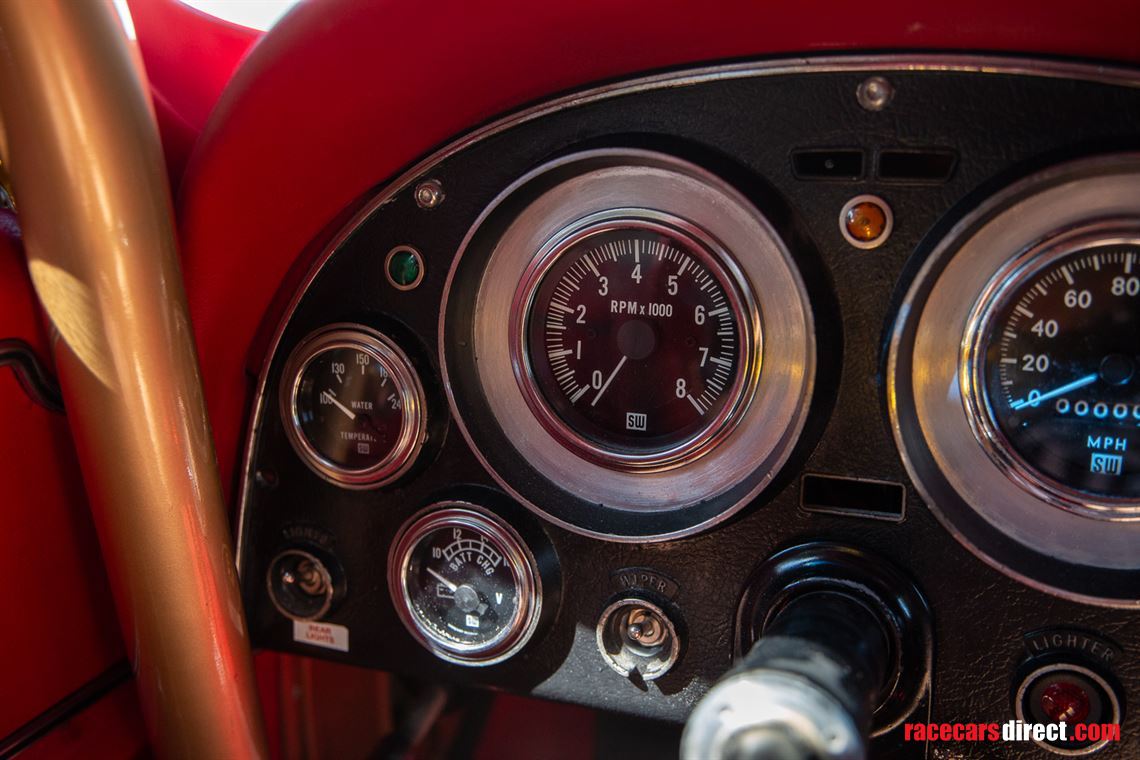 1965-chevrolet-corvette-c2-sting-ray-fia-race