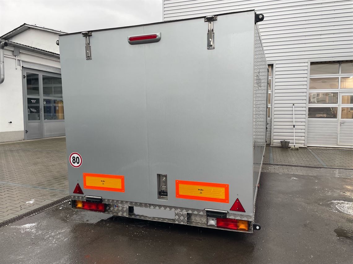 agados-car-trailer-enclosed-transporter