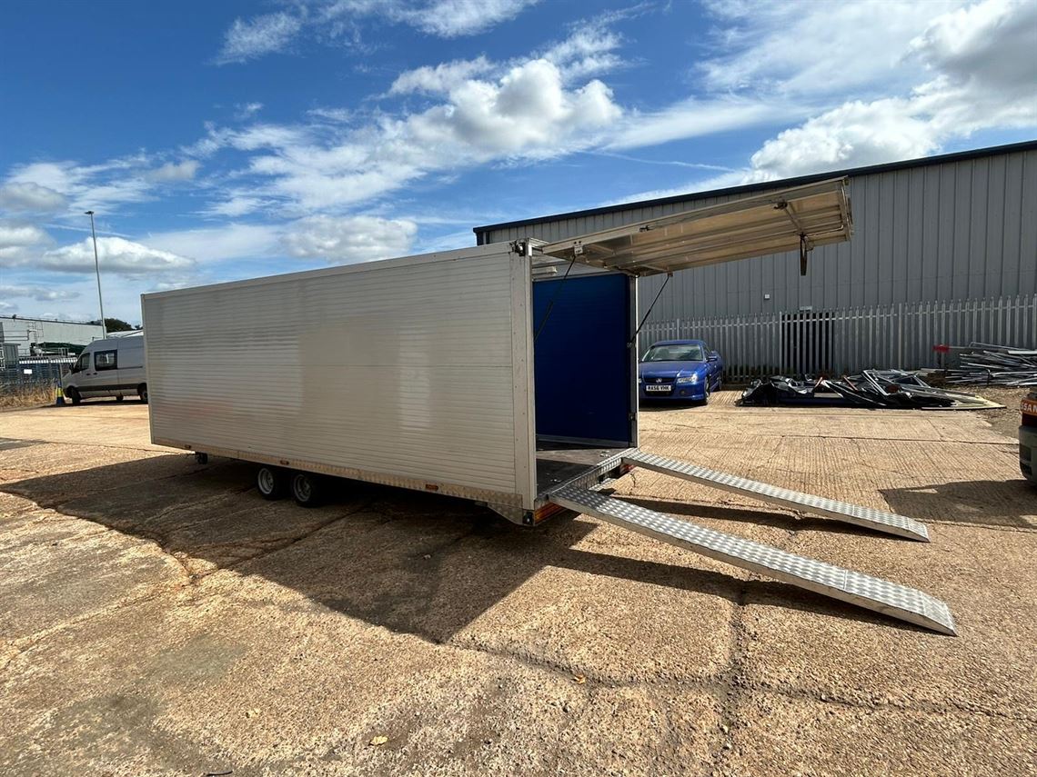 agados-car-trailer-enclosed-transporter