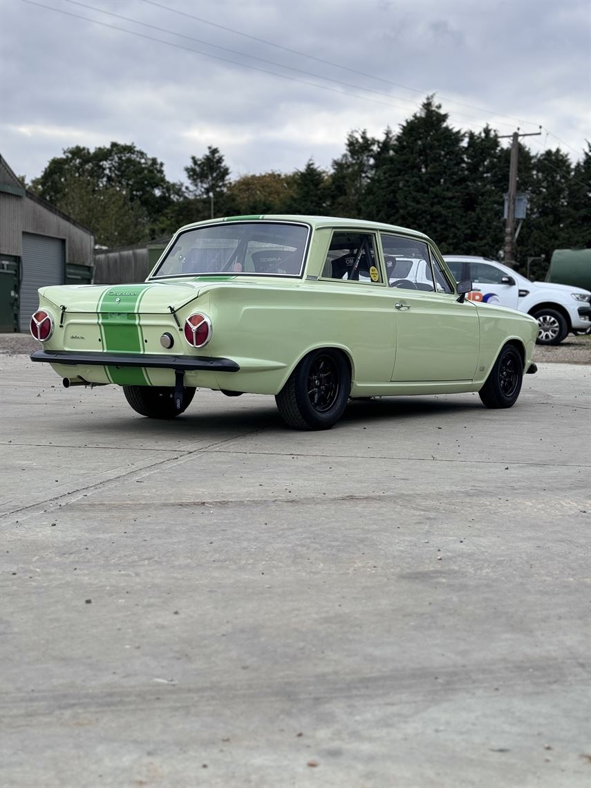 1963-mk1-ford-cortina-race-car