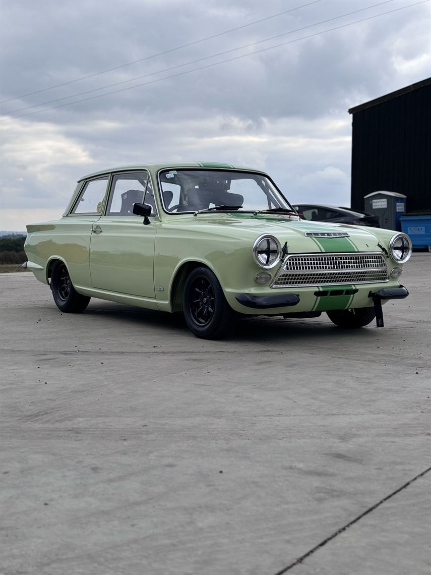 1963-mk1-ford-cortina-race-car