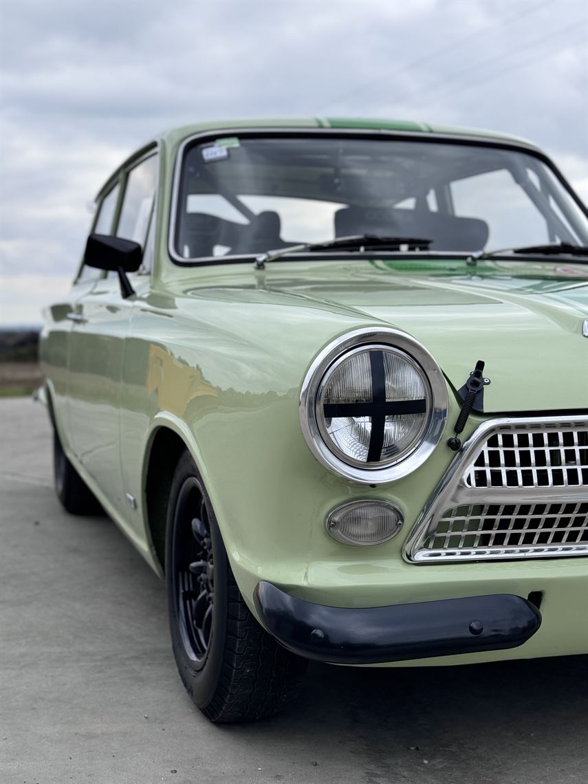 1963-mk1-ford-cortina-race-car