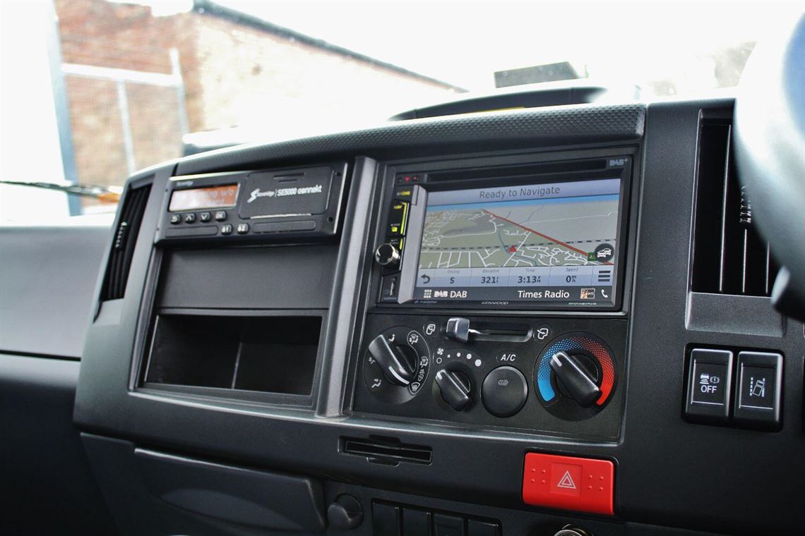 isuzu-n75190-e6-75-tone-enclosed-car-transpor