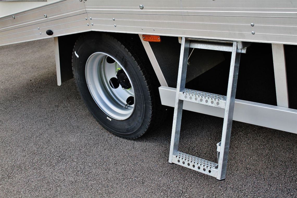 isuzu-n75190-e6-75-tone-enclosed-car-transpor