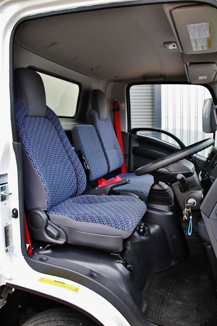 isuzu-n75190-e6-75-tone-enclosed-car-transpor