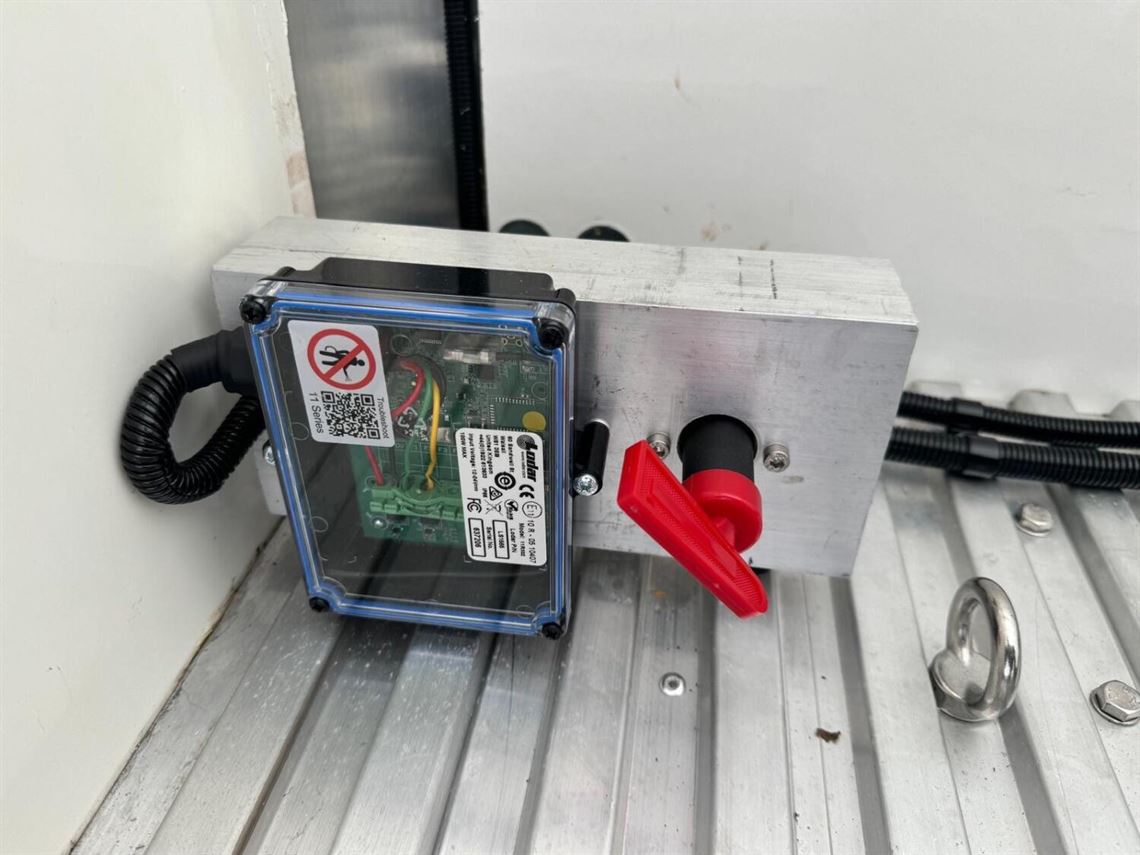 isuzu-n75190-e6-75-tone-enclosed-car-transpor