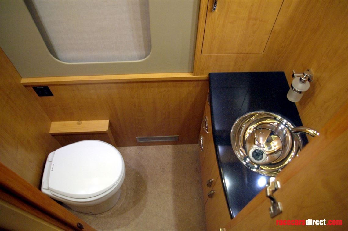 Racecarsdirect.com - MAN motorhome