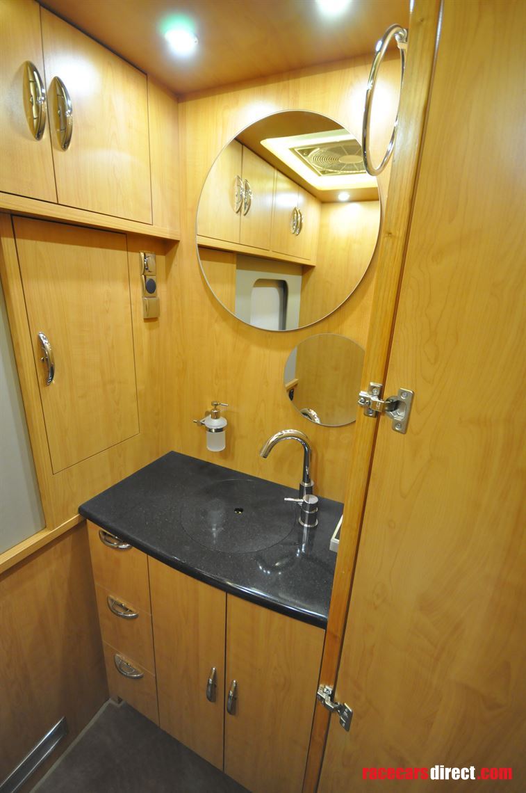 Racecarsdirect.com - MAN motorhome