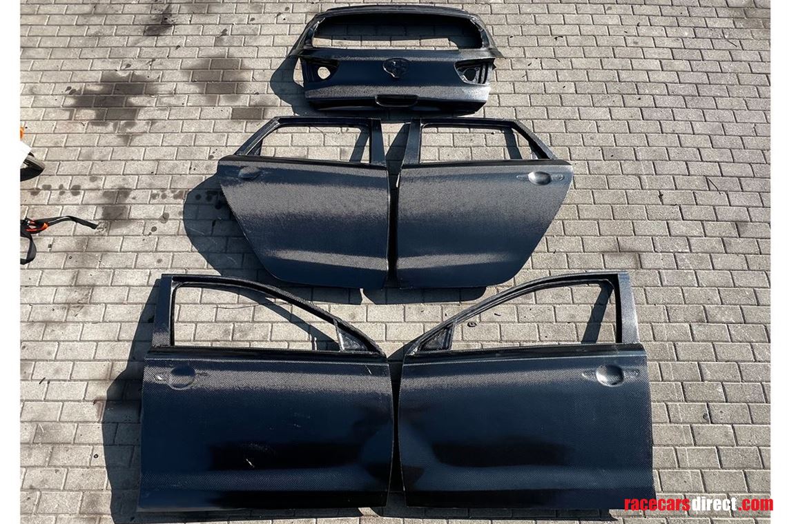 Racecarsdirect.com - Hyundai I30 TCR full carbon doors trunk