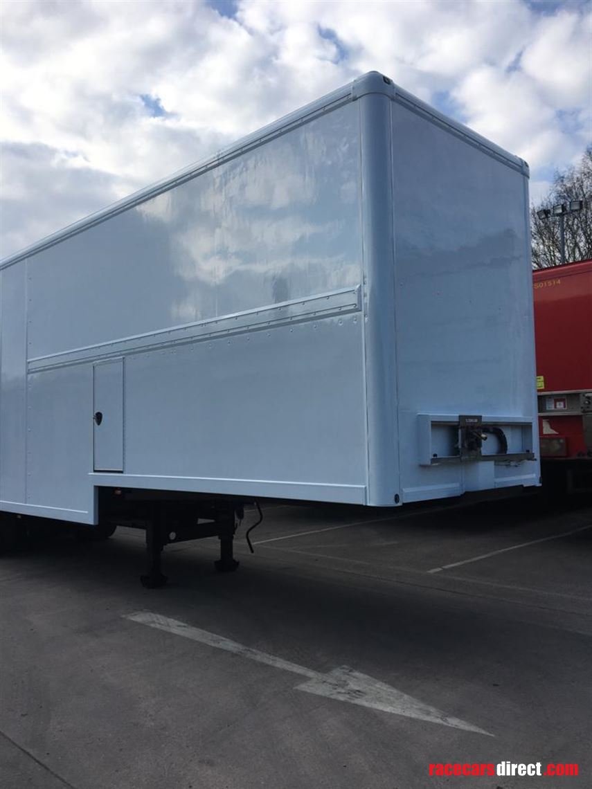 double-deck-trailer-and-tractor-unit---full-l