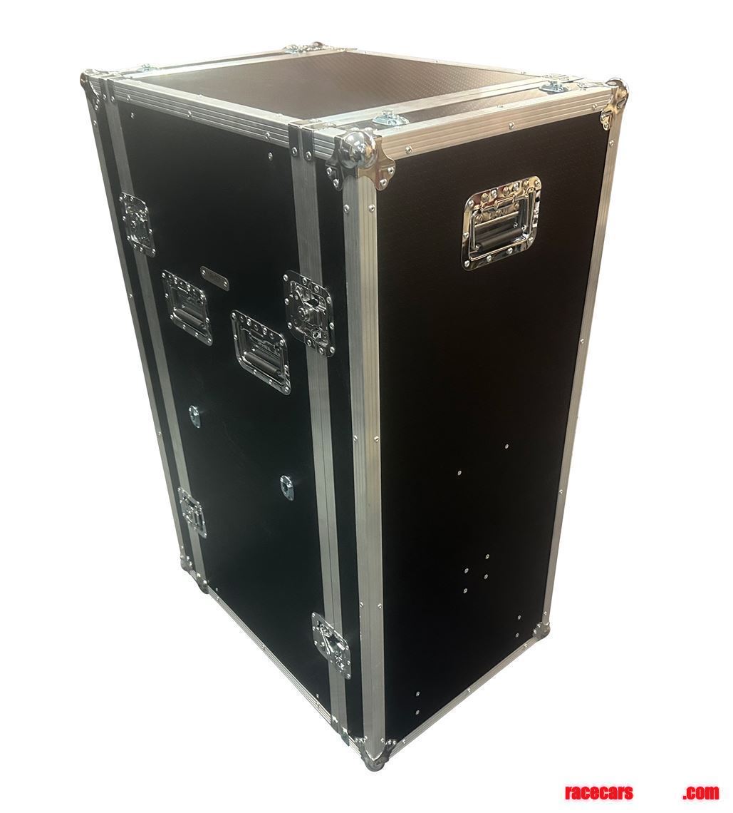 Racecarsdirect.com - Networking / Racking Flight Case - VME-R1