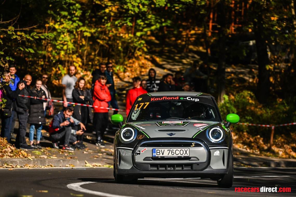 mini-cooper-s-e-electric-new-hillclimb-circui