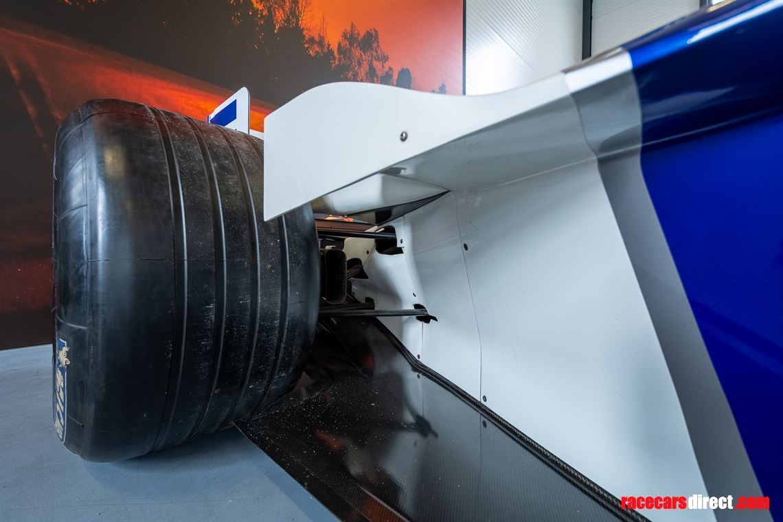 Authentique roue formule 1 williams f1 FW23 - Collection Authentique roue formule 1 williams f1 FW23 - Collection