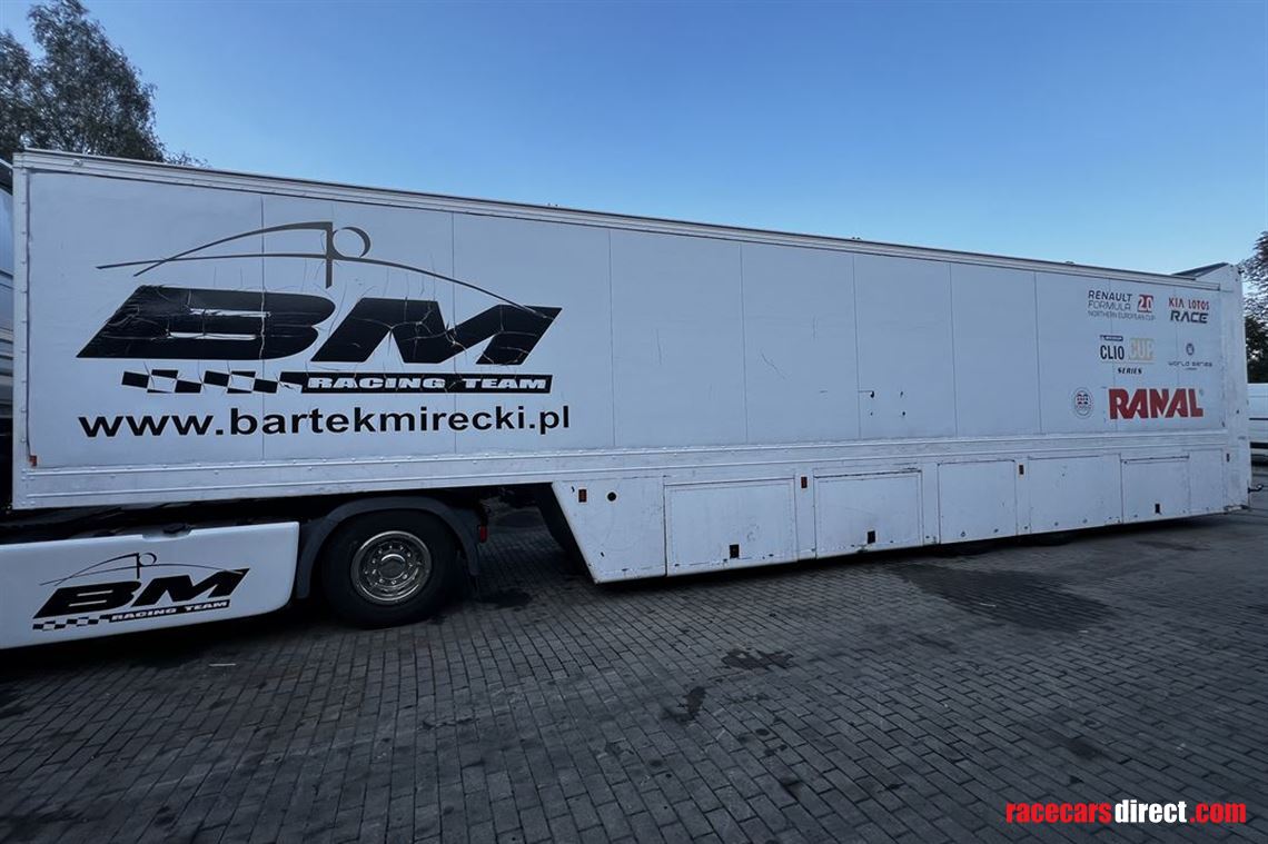 race-trailer-for-3-cars-and-awning-include