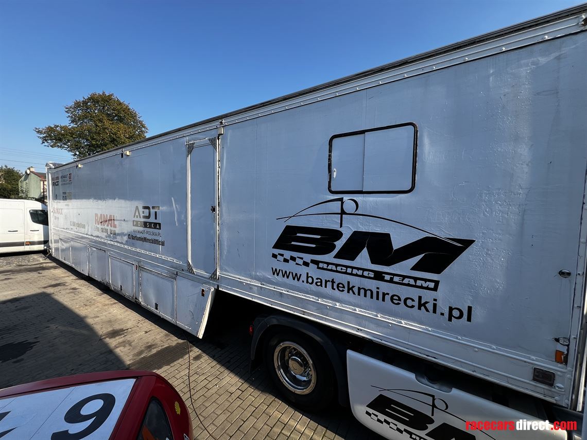 race-trailer-for-3-cars-and-awning-include