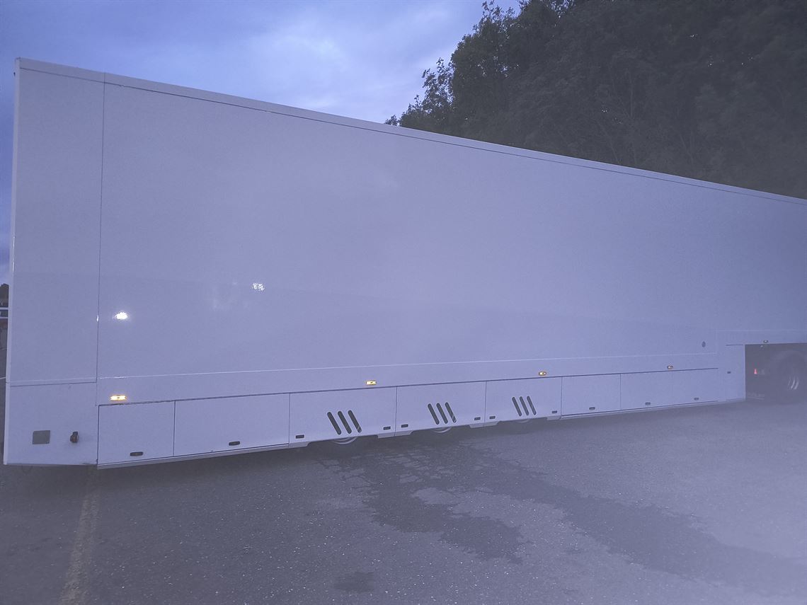 brooklands-race-trailer-4m-with-daf-xf