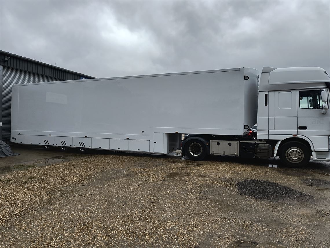 brooklands-race-trailer-4m-with-daf-xf