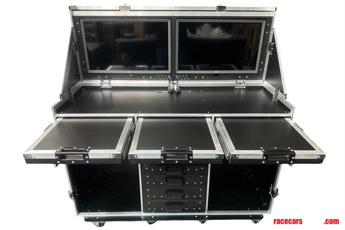 data-station-flight-case-with-2-x-28-smart-tv