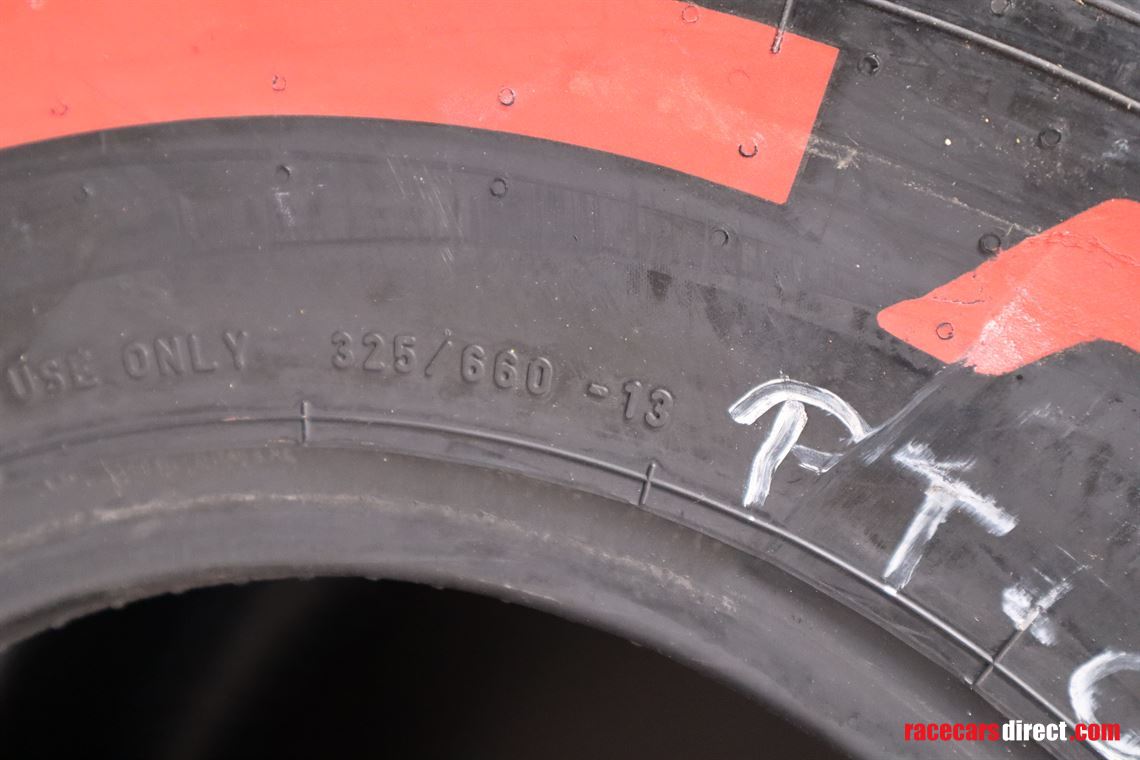 formula-1-pirelli-tire-set-red-tire-compound