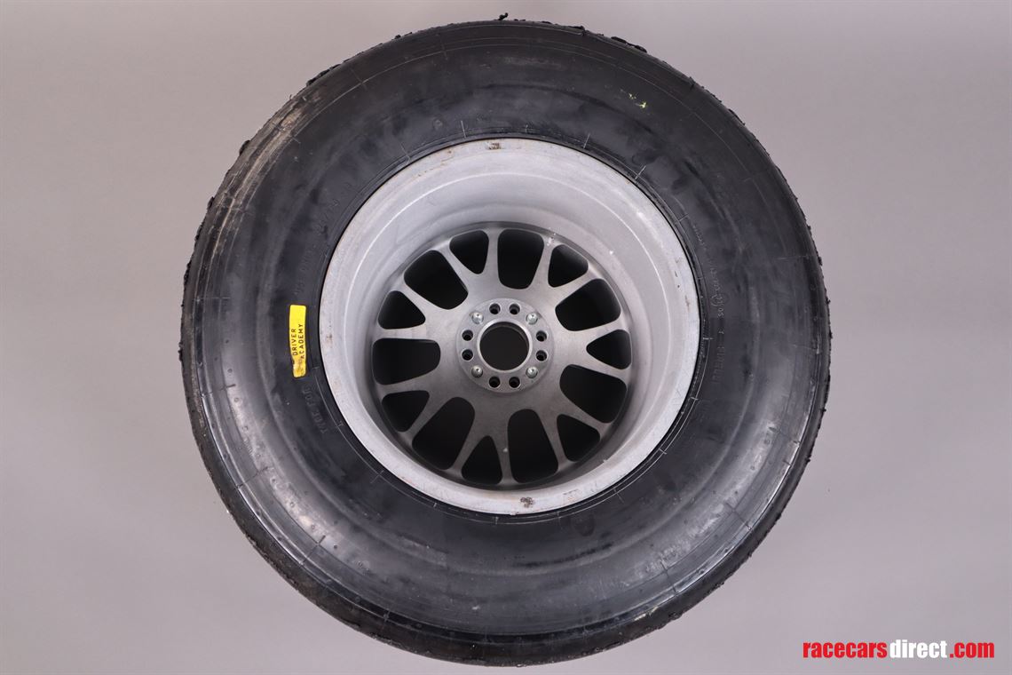 formula-1-tyre-with-bbs-wheel-tire-pirelli-p