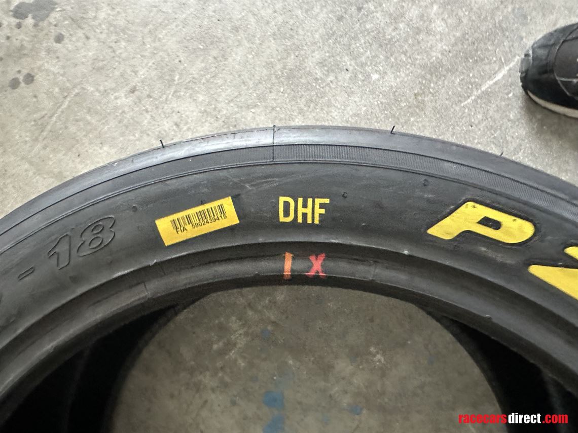 pirelli-slick-tyres-new