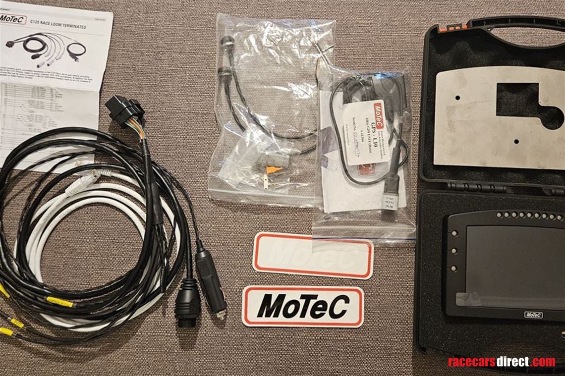 motec-c127-track-kit-new-dash-display