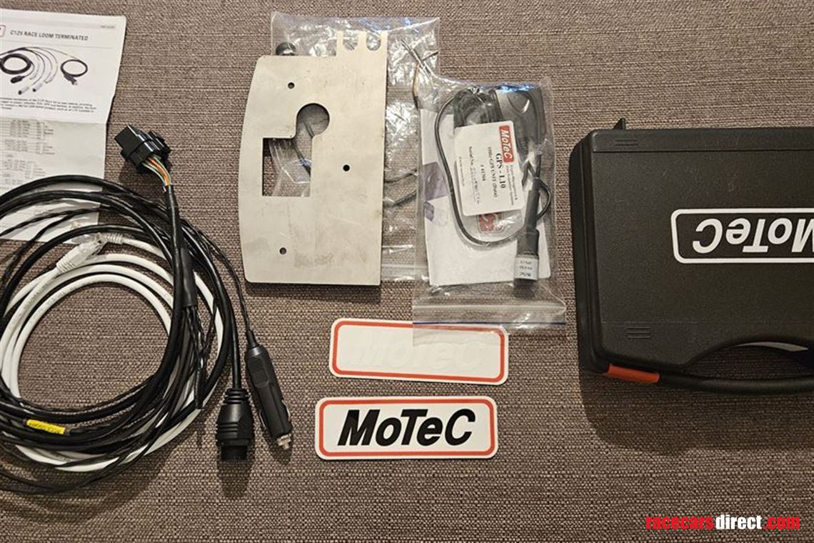 motec-c127-track-kit-new-dash-display