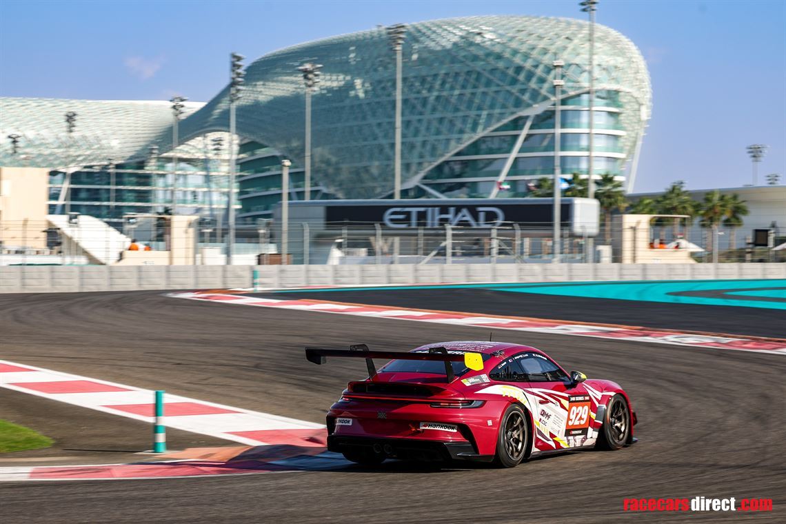 gulf-12h-on-porsche-992-cup-yas-marina-f1-cir