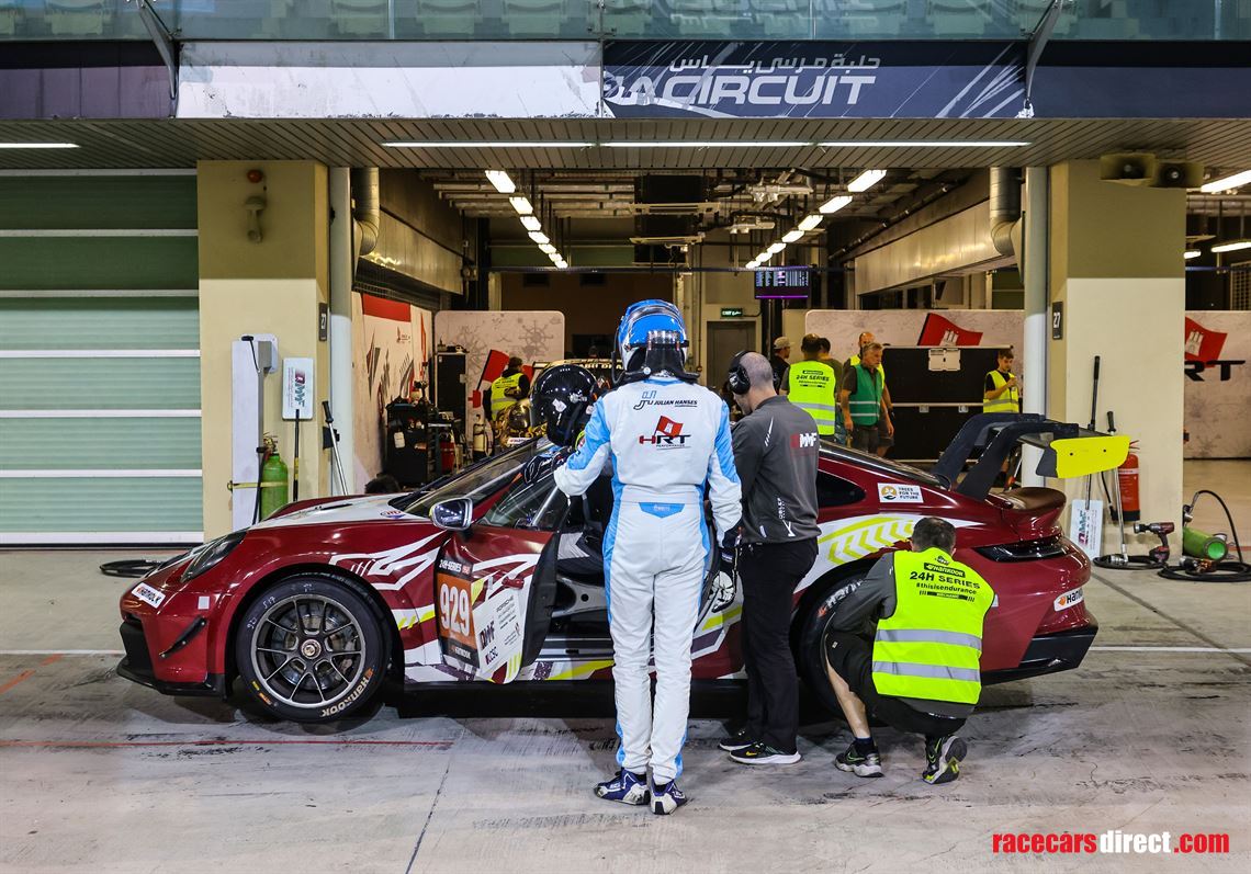 gulf-12h-on-porsche-992-cup-yas-marina-f1-cir