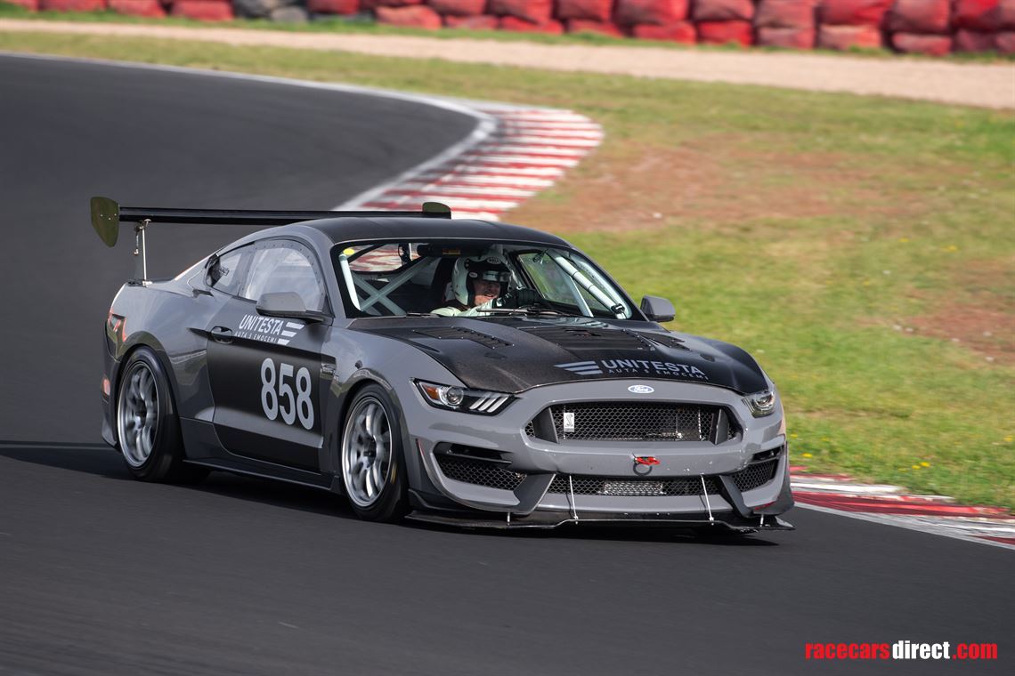 ford-mustang-gt4