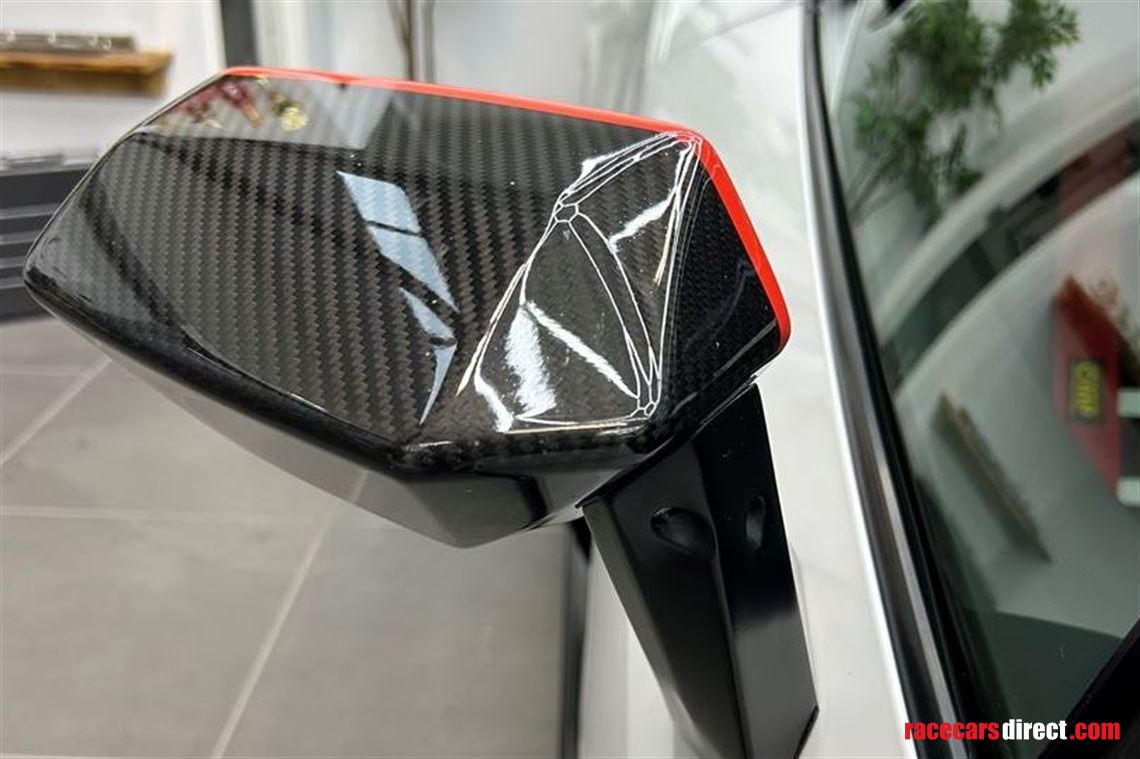 carbon-fiber-side-mirros-lamborghini-huracan