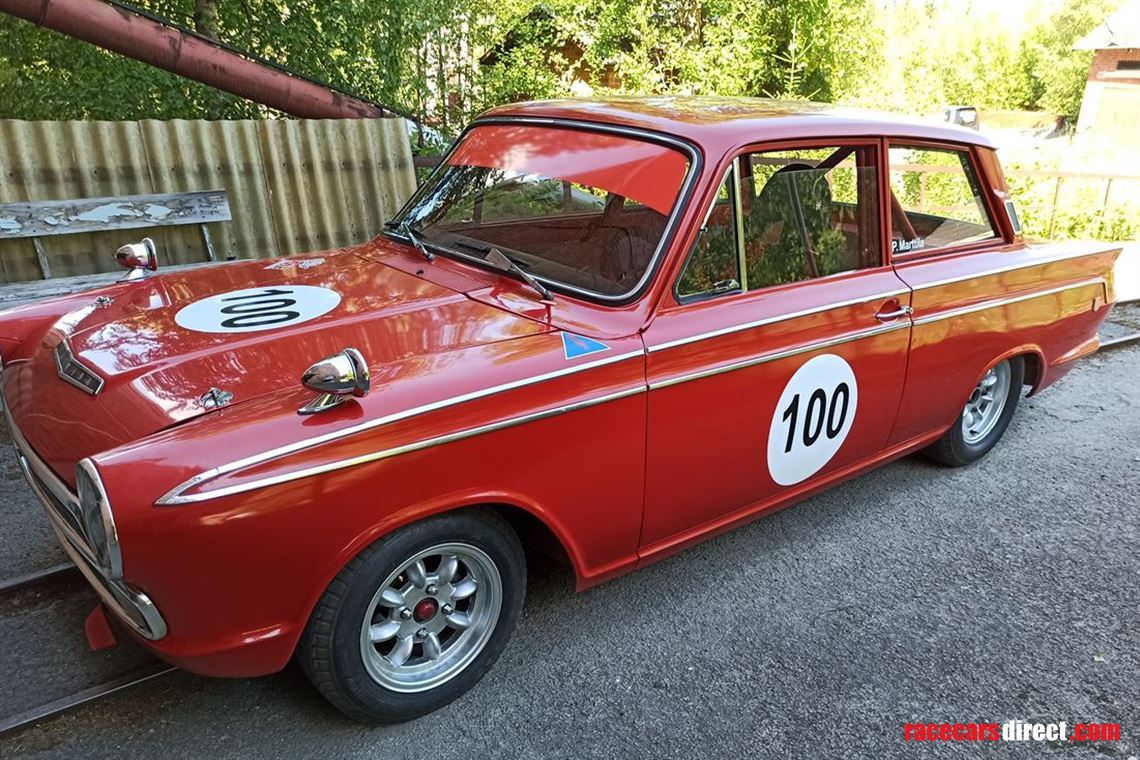 ford-cortina-1500-gt