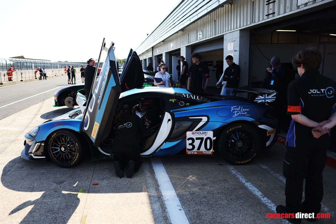 mclaren-570s-gt4