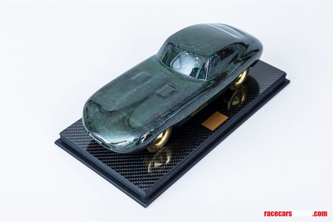 jaguar-e-type-sculpture