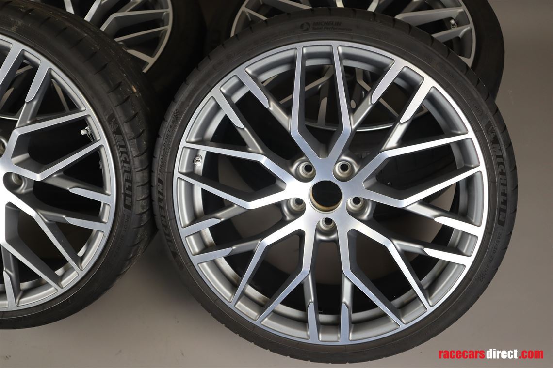 audi-r8-v10-wheels-with-tires