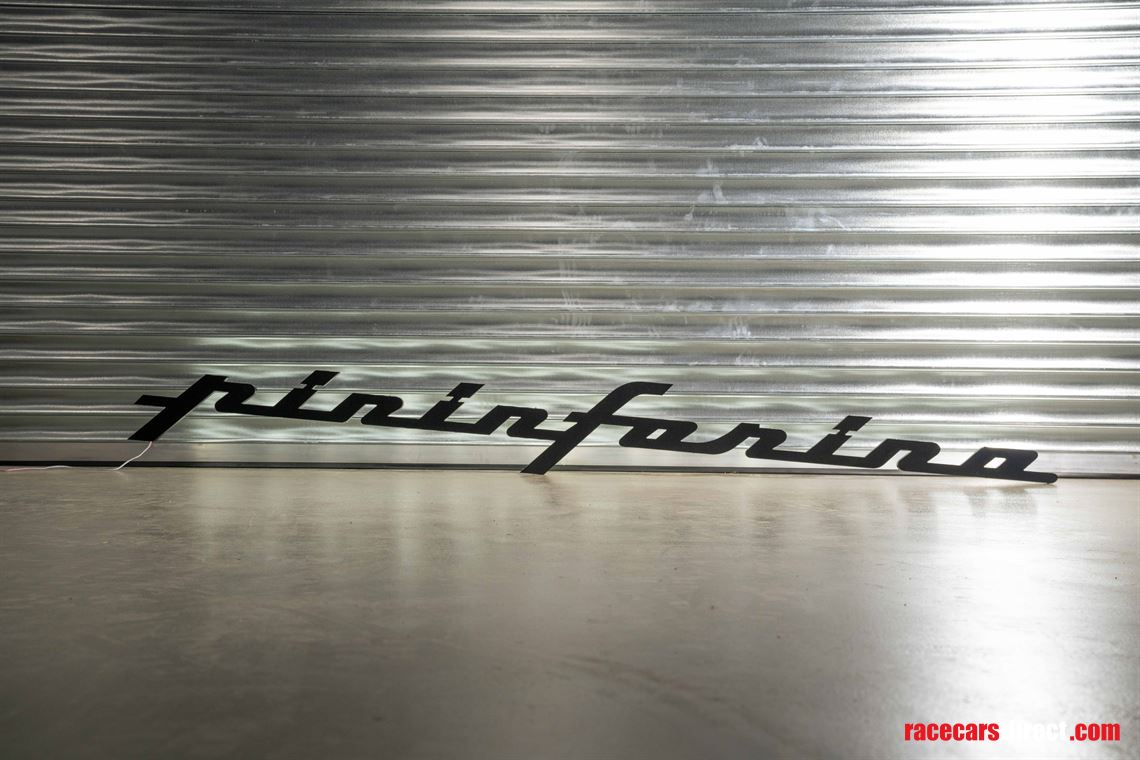 illuminated-pininfarina-sign