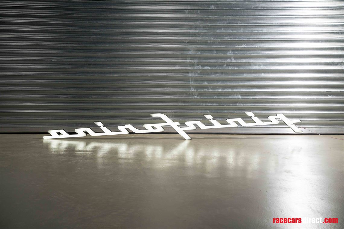 illuminated-pininfarina-sign