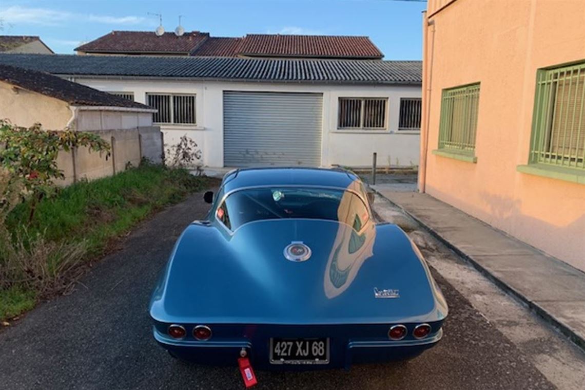 chevrolet-corvette-c2-fia-coupe-1965-67-big-b