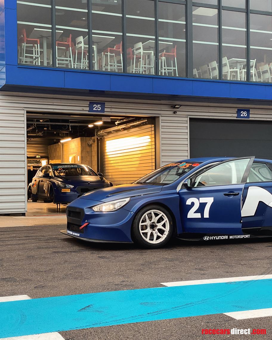 2x-hyundai-i30-n-tcr