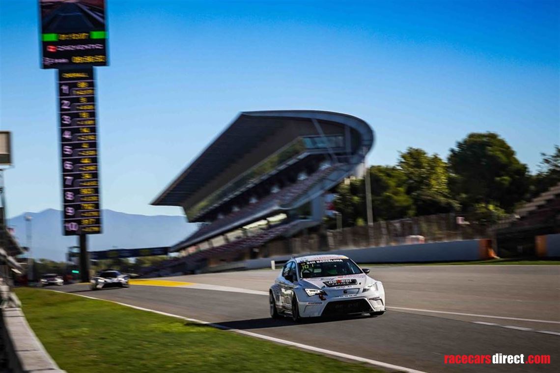 driver-seats-24h-dubai-2025-cupra-tcr