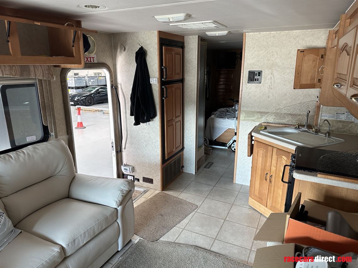 2004-georgetown-306-four-birth-motorhome