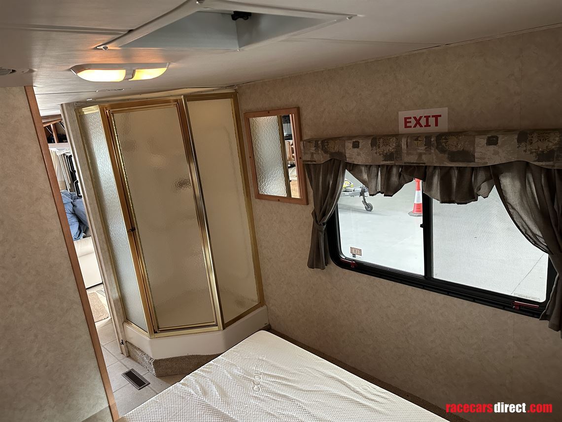 2004-georgetown-306-four-birth-motorhome