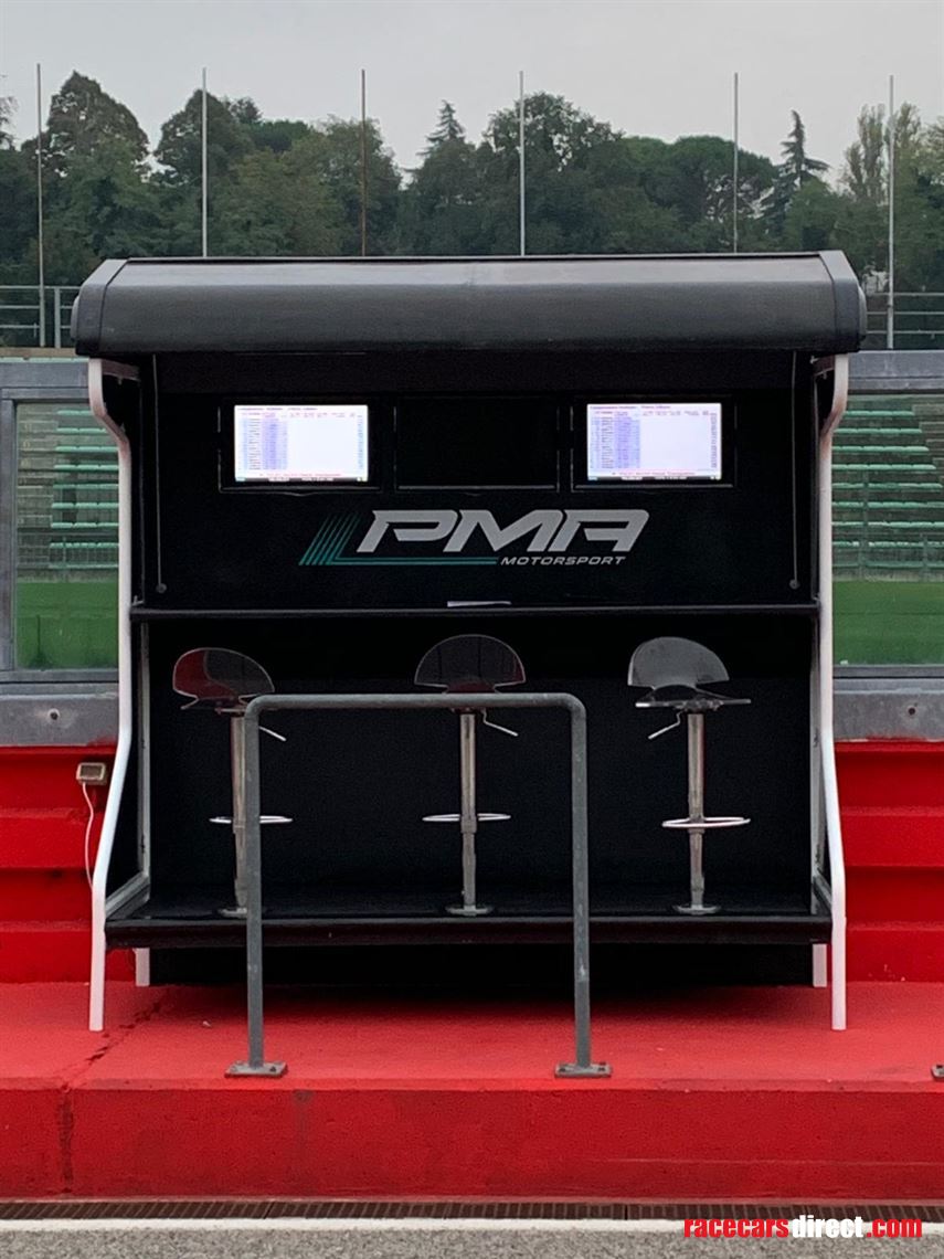 pit-stand-for-pitwall